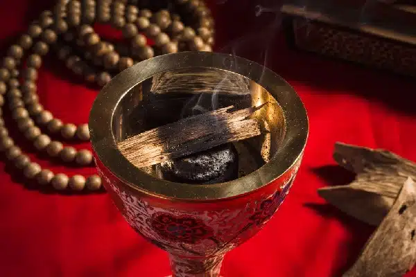 dao-thien-chua-co-duoc-deo-vong-tram-huong