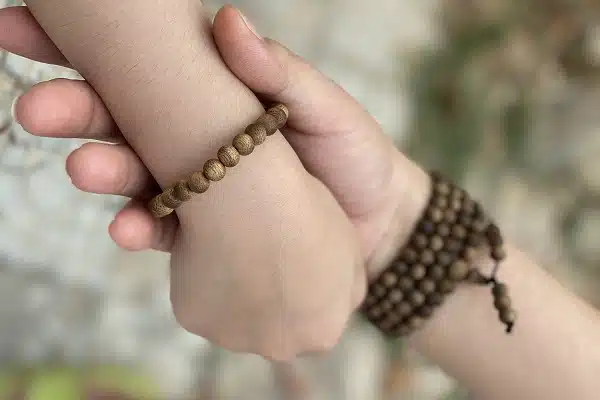 vong-tram-huong-cho-em-be