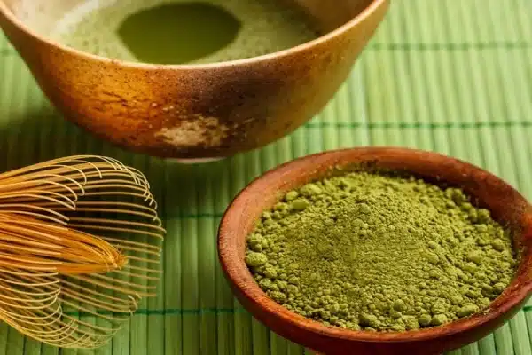 Trị mụn trứng cá bằng 3 phương pháp từ rau diếp cá, tin được không? 1 tri-mun-trung-ca-bang-rau-diep-ca