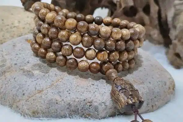 so-hat-vong-tram-huong-co-tinh-charm-khong