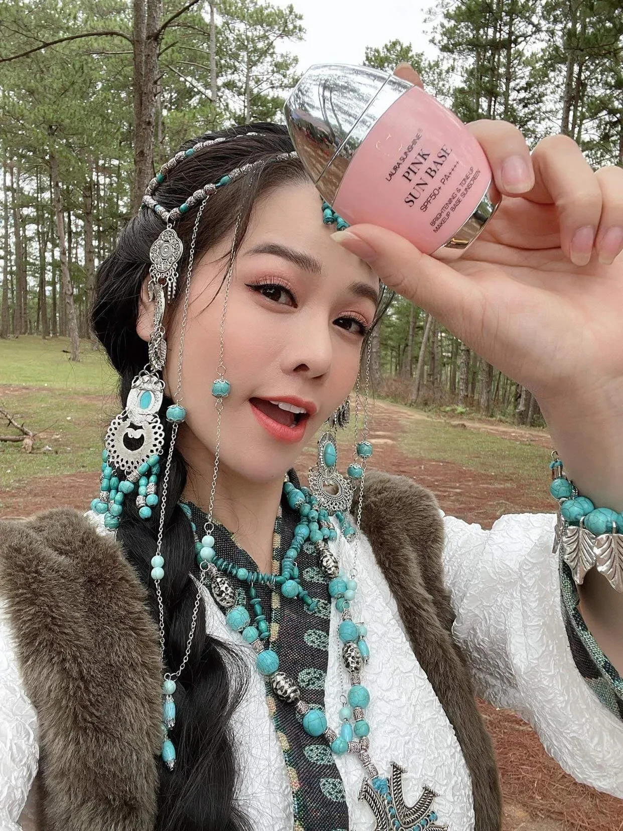 Kem chống nắng kiêm kem lót nâng tông da Nhật Kim Anh Laura Sunshine Pink Sun 50ml 4 kem-chong-nang-nang-tong-da-laura-sunshine-pink-sun